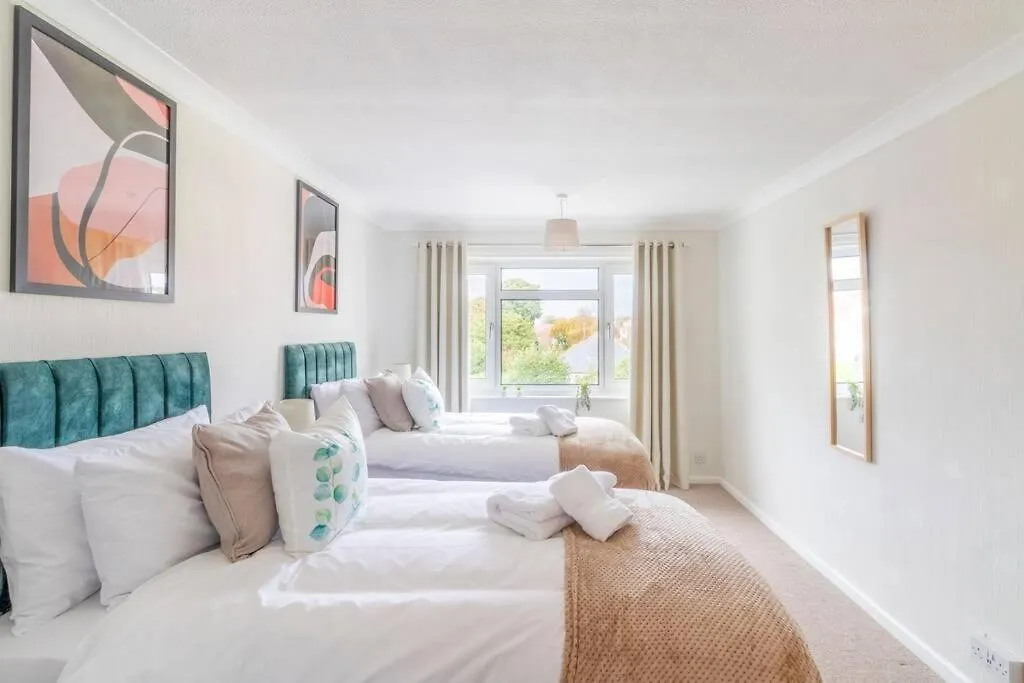 Panoramic Sea View Apartment Sleeps 4-Free Parking Bournemouth