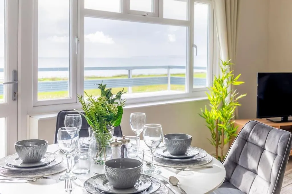 Panoramic Sea View Apartment Sleeps 4-Free Parking Bournemouth