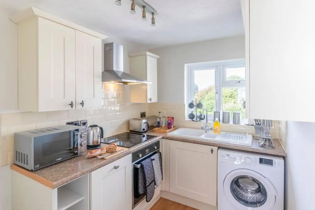 Panoramic Sea View Apartment Sleeps 4-Free Parking Bournemouth